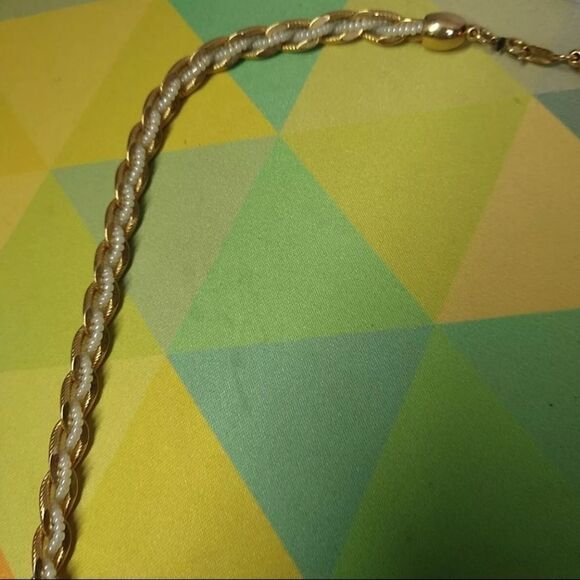 Vtg TRIFARI 80s Gold Tone Twisted Chain Link Necklace Faux Seed Pearl Beads 24" - Picture 4 of 7